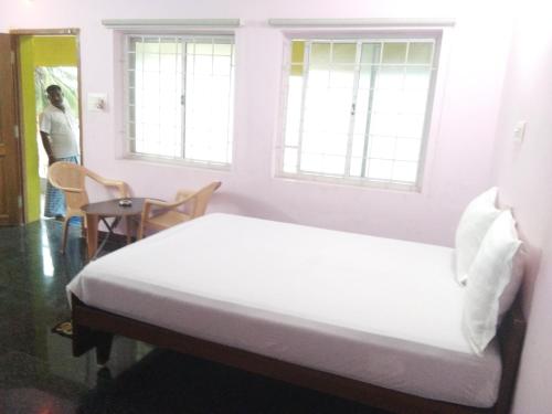 Rainbow Guest House - image 4