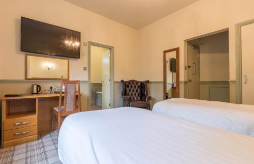 Twin Room image 4