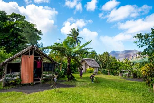 Castle Tree House And Bungalow  in Isaka