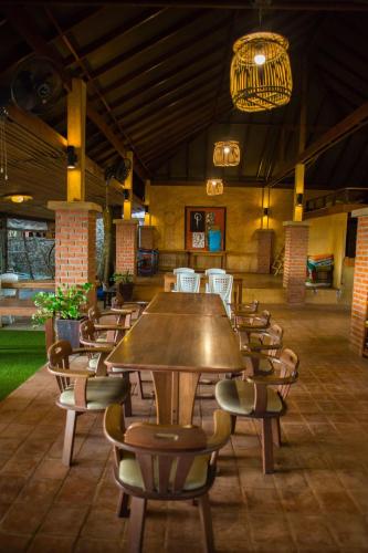 Restaurant, Flora I Talay Resort near Khlong Prao Beach