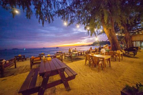 Restaurant, Flora I Talay Resort near Khlong Prao Beach