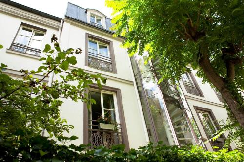 Entrance, Le Hameau de Passy in 16th - Trocadero