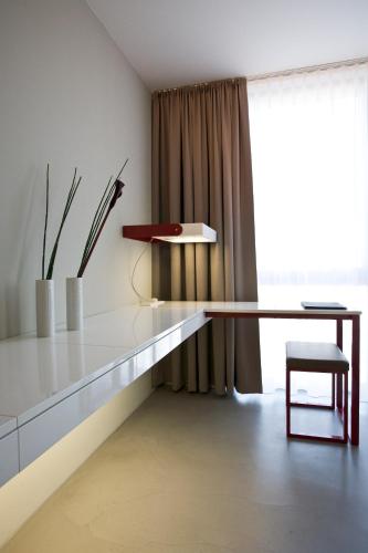 Burns Art Cologne Photo 3