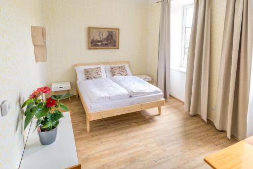 1 queen bed