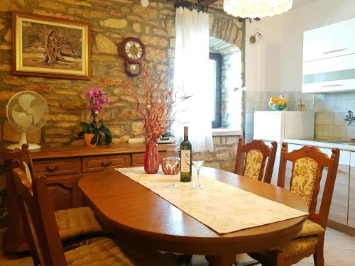 Vintage Holiday Home in Rakalj with Garden