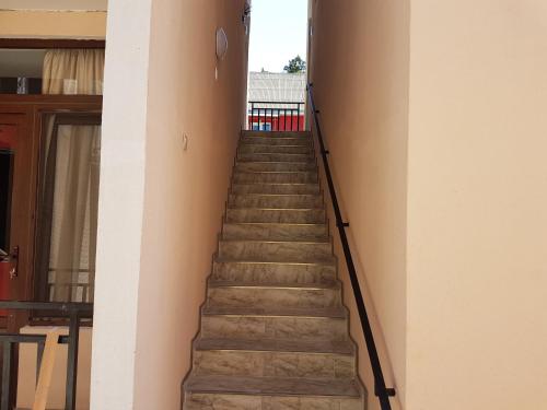 2 bedrooms, 6 beds