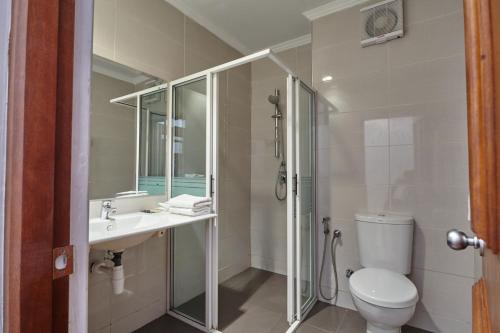 Standard Double Room image 6