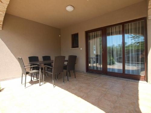 2 bedrooms, 4 beds