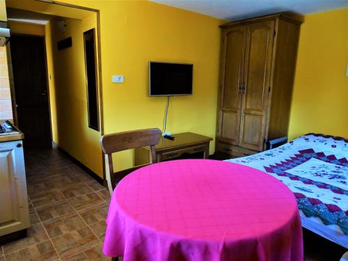 Apartmaji Pr-Gujlu Sela nad Podmelcem 5220 TOLMIN