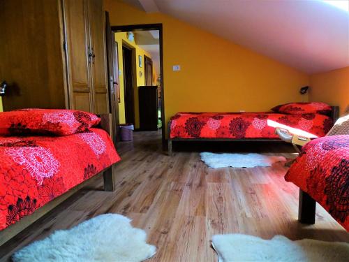 Apartmaji Pr-Gujlu Sela nad Podmelcem 5220 TOLMIN