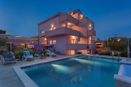  Apartments Silva, Pension in Slatine