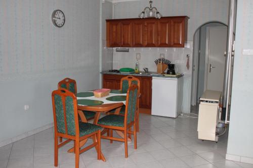 Orwa apartmanok - Fenyőfa köz