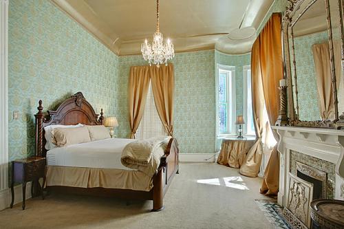 Cornstalk Hotel In La - 