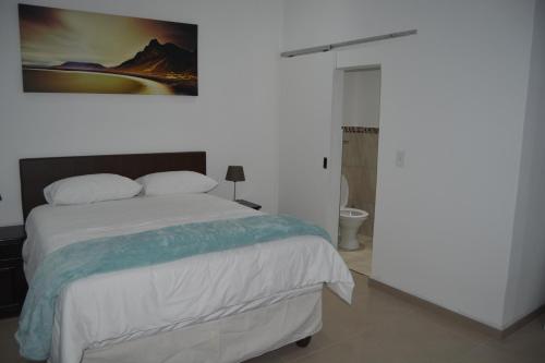 Fama Lodge Rm12 near Rhodes Emlékmű