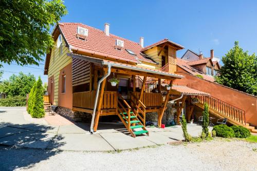  Almafa Apartmanház, Pension in Eger