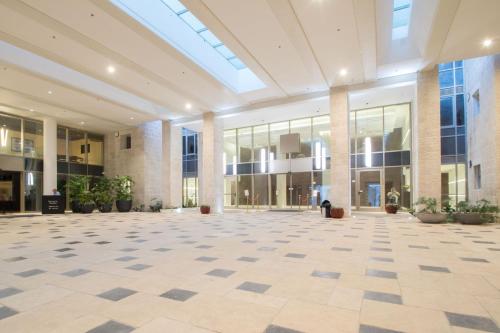 Enjoy Views of Jerusalem from Chic Flat - image 13