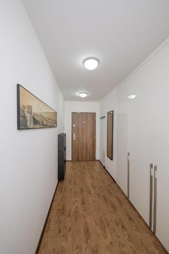 Apartment near city centre with parking place, Praha (fotografie 9)
