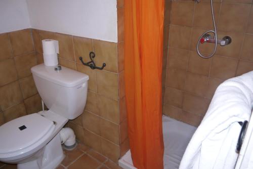 1 double bed, 2 twin beds