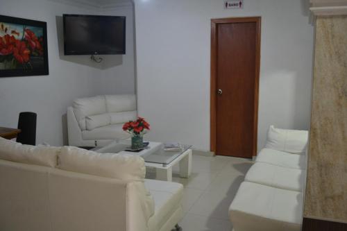 Hotel Granada Inn - image 2