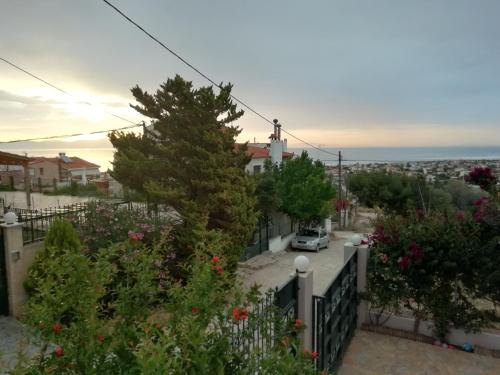  Airport Family House in Artemida