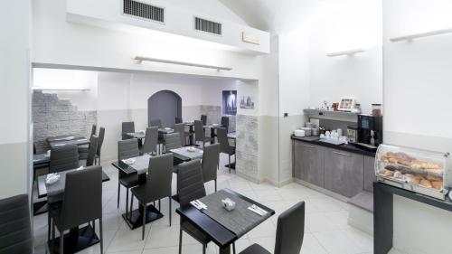 Hotel University - image 11