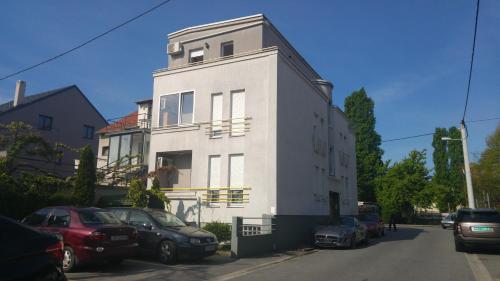 Old Clock apartment - image 4