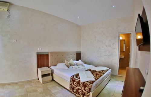 Superior Double Room with Garden View - Ground Floor