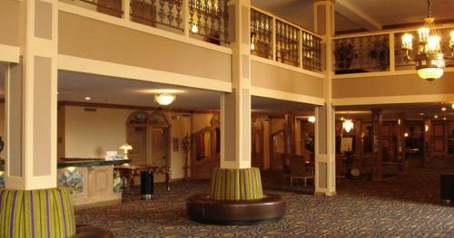 Előcsarnok, Chateau Hotel and Conference Center in Bloomington (illionis)