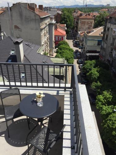Rooftop Oscar Rooms - image 12