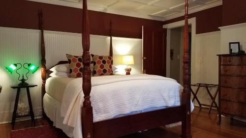 Hummingbird Inn