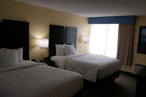 Days Inn & Suites by Wyndham Grand Rapids Near Downtown Set in a prime location of Grand Rapids (MI), Days Inn & Suites Grand Rapids Near Downtown puts everything the city has to offer just outside your doorstep. The property features a wide range of facil