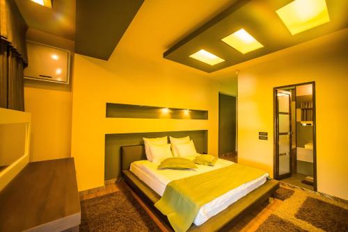 1 queen bed