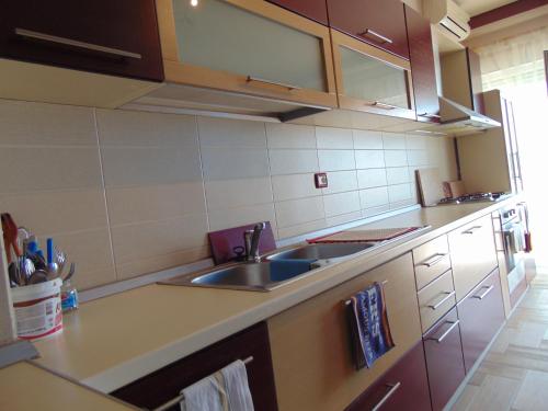 Janine's Seafront Apartment - image 7