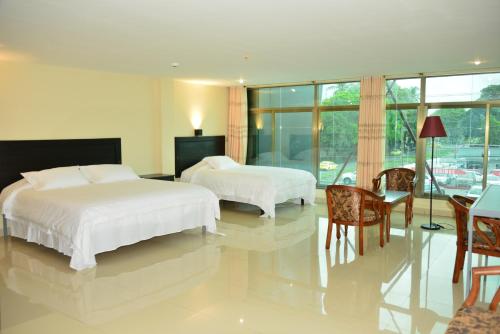 Hotel F Sur Inn in 大偉