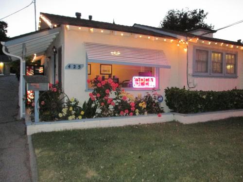 Farmhouse Motel
