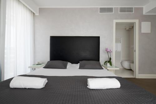 Family Room with Garden View