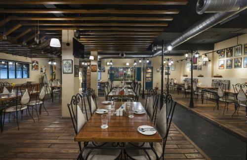 Ristorante, 10 Park Street Bed & Breakfast in Gorakhpur