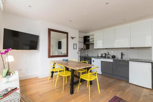 Smart 3 bed flat in Islington, close to Angel Tube