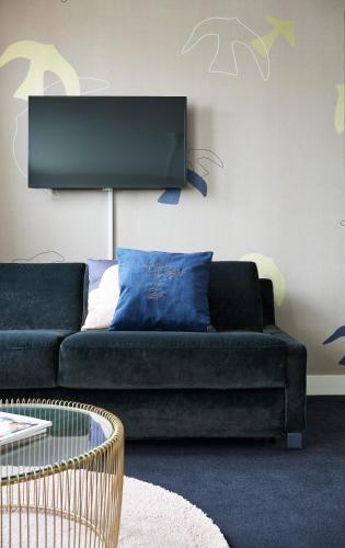 Deluxe Suite image 10