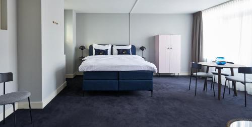 Deluxe Suite image 9