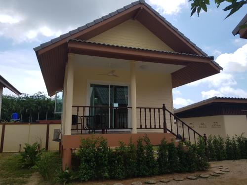 Poolside Bungalows Room Type - Bungalow with Patio