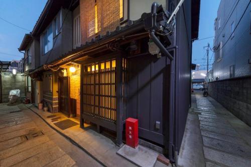 Kumashu an Machiya House - image 4