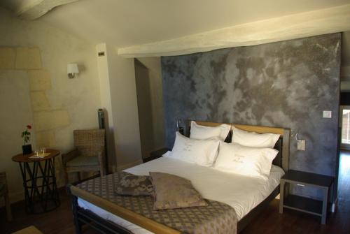 Deluxe Double Room with Bath and Shower 