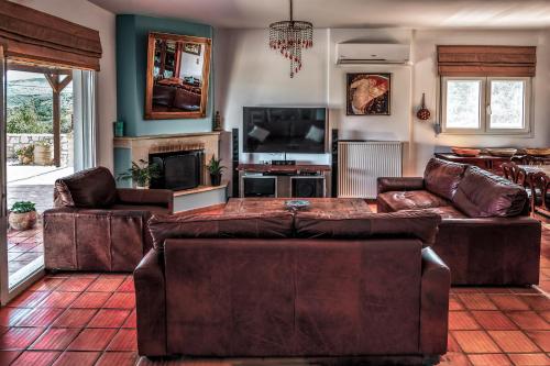 Villa Elise - Tap to explore photos