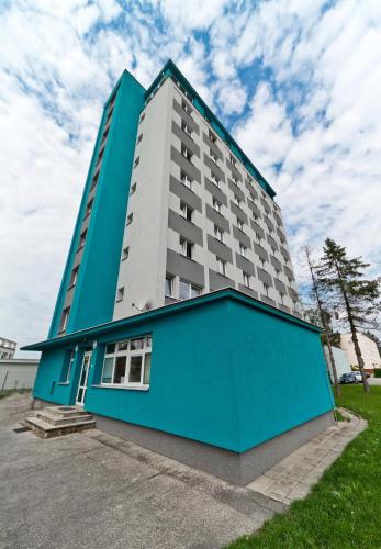 . Hotelak Martinov