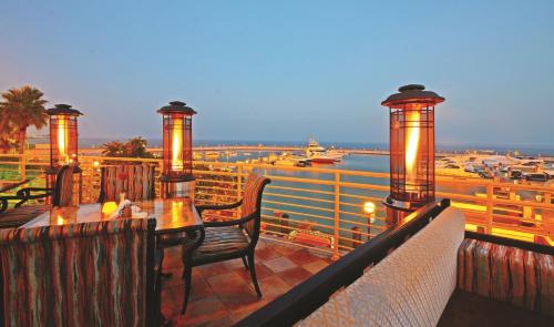 Restaurante, Sunset Beach Resort Marina & Spa in Al Tahliyah