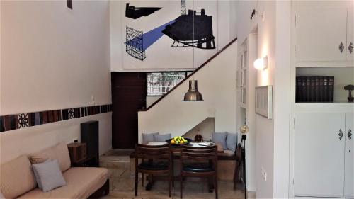  Design Maisonette,1 Min walk from the Beach, Pension in Athen bei Athen