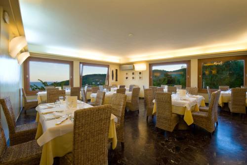 Ресторан, Hotel La Perla Del Golfo in Марчіана