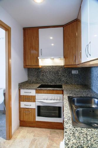 UHC Ventura Park Apartments - main image