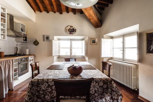 Lucca sui tetti - image 2